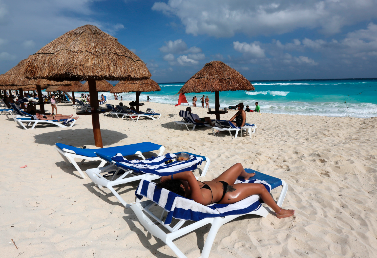 Turismo internacional crece 5.9% al primer cuatrimestre